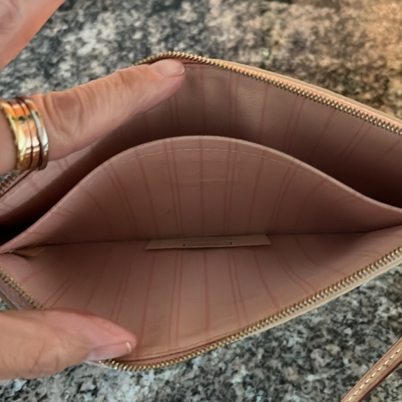 Louis Vuitton GM Neverfull Pouch - Picture 8 of 11